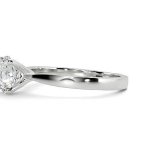 solitaire round cut Diamond 18k
